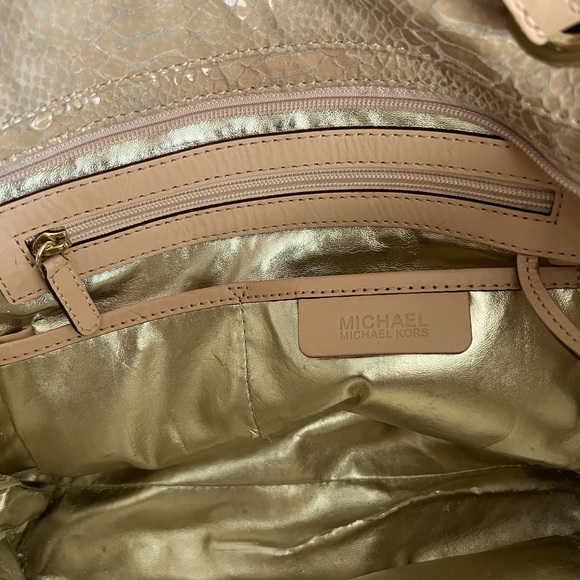 Michael Kors matching Shoulder Bag and matching Wallet - Picture 6 of 9